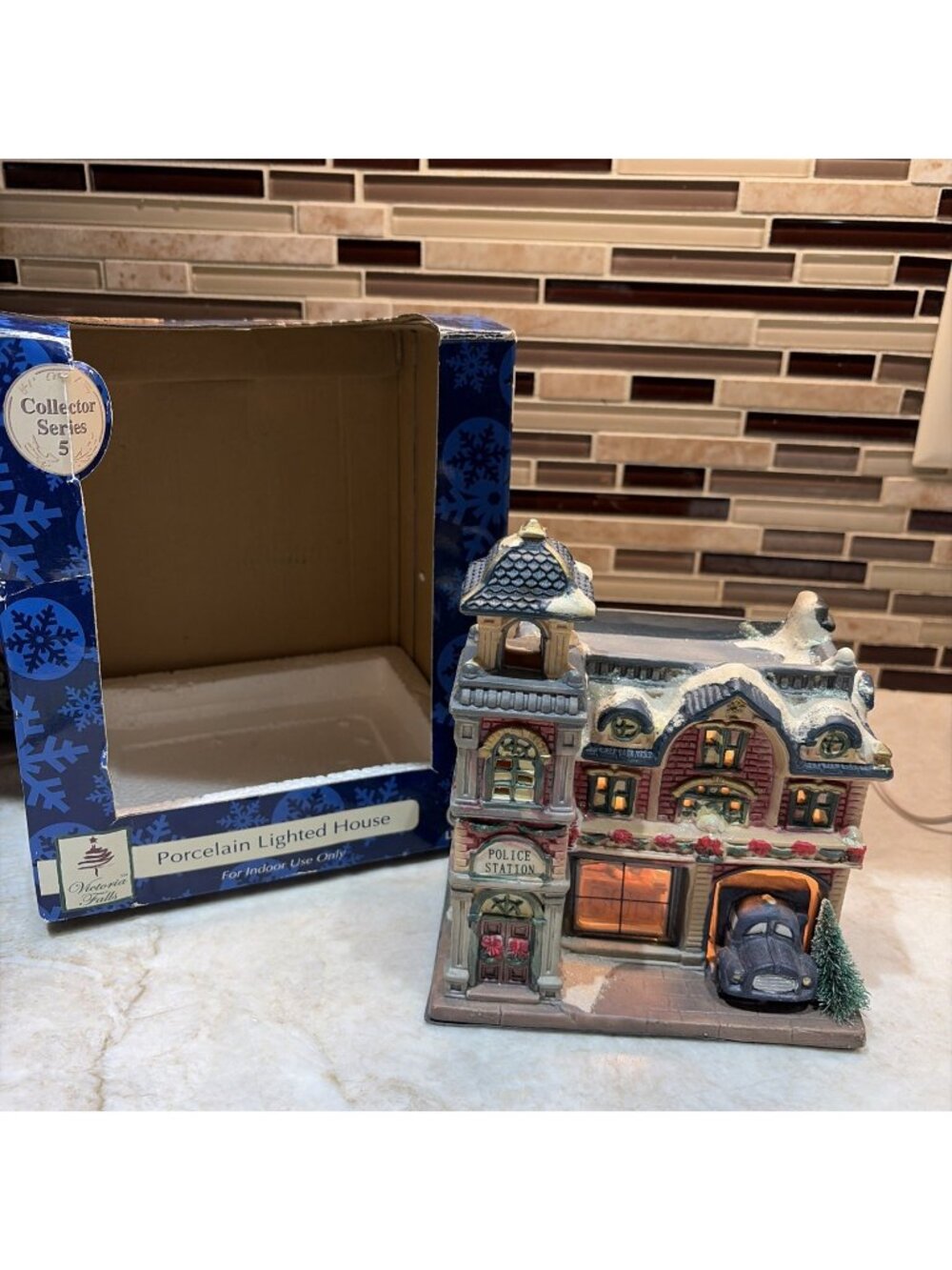 Victoria Falls Christmas Village Lighted Windows Police Station HTF #532741
